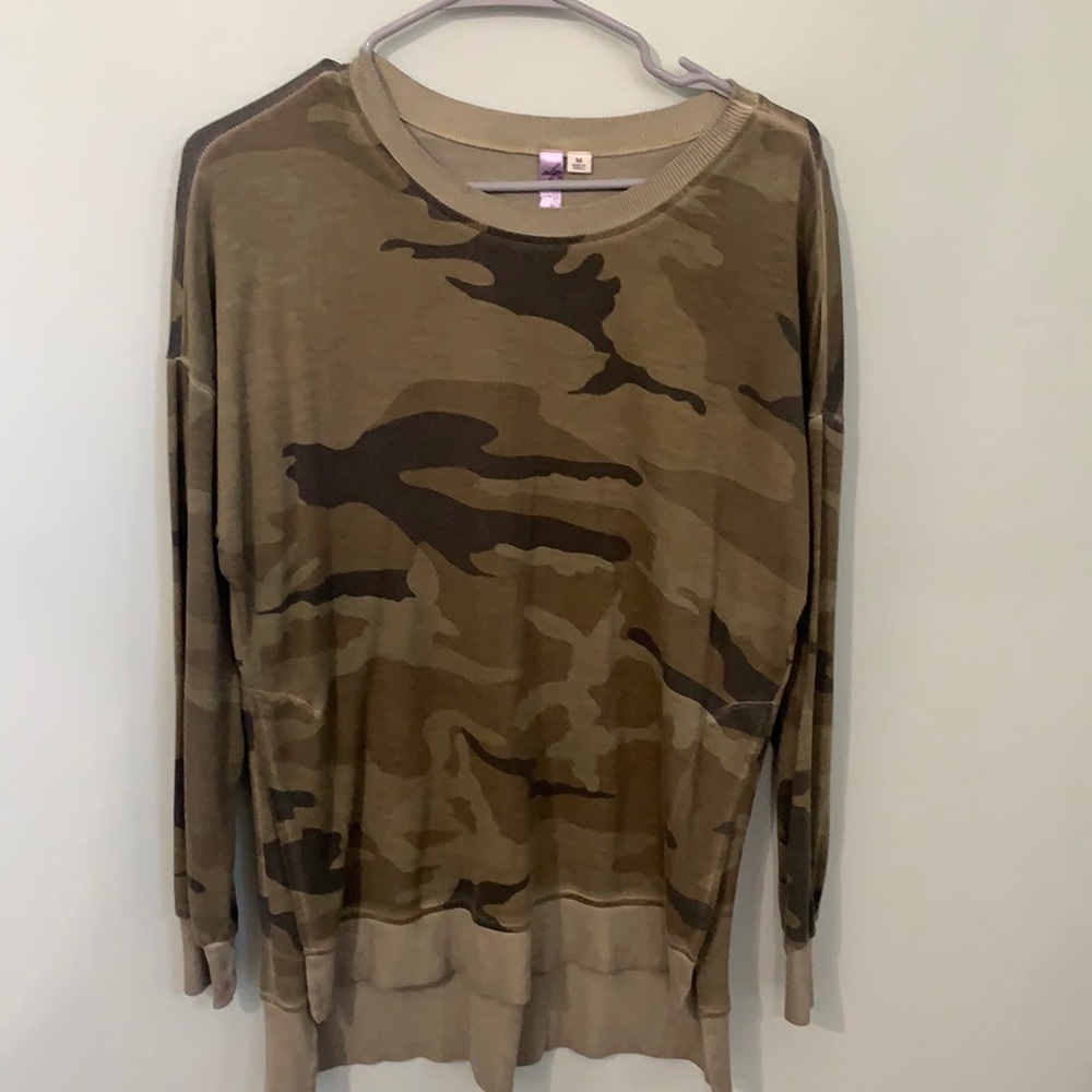 Alya Camo Top